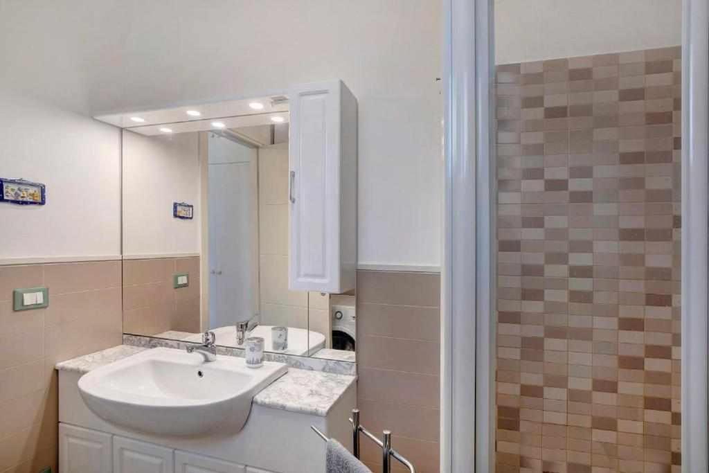 Ninfea Apartments Санремо Экстерьер фото
